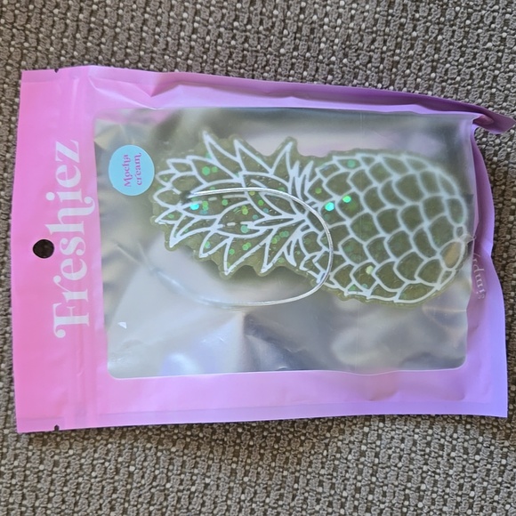 NWT Simply Southern Green Pineapple Freshiez Air Freshener Mocha Cream - Picture 2 of 4
